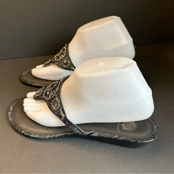 Yellowbox Gray‎ Embellished Vegan Leather Thong Sandals Size 9 - Picture 4 of 7